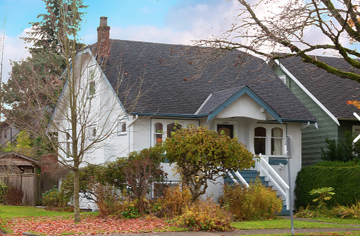 mortimer_1's tweet photo. You could have bought the entire house and 100% of the land for $2,550,000 in 2021

Now you can buy half a house (duplex) and 50% of the land for $2,880,000... 🤷‍♂️ https://t.co/lW0AcaiTJV