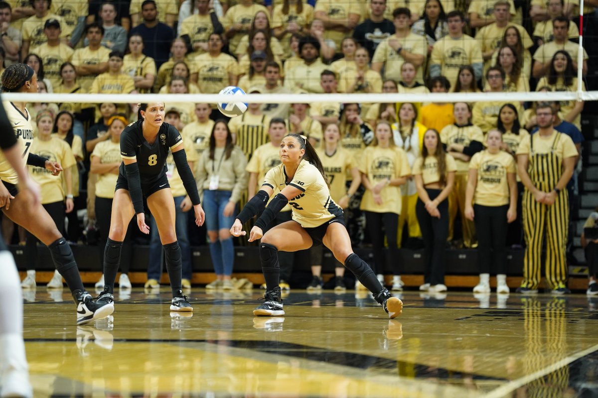 PurdueVB's tweet photo. .@ChicoineChloe has obliterated her career-high in digs.  

Previous: 14 
Current: 20 https://t.co/dnLTytxxlP