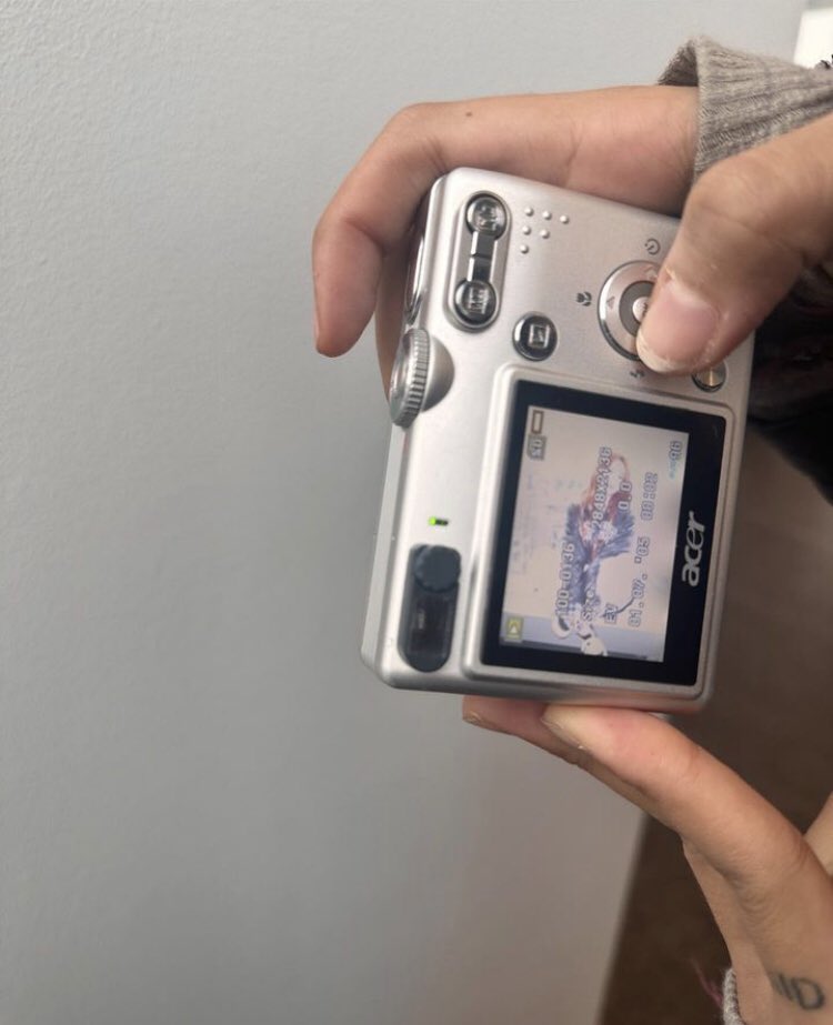 ᜊ     ⋆    つ     ☝🏻     ᐥ    ꒱