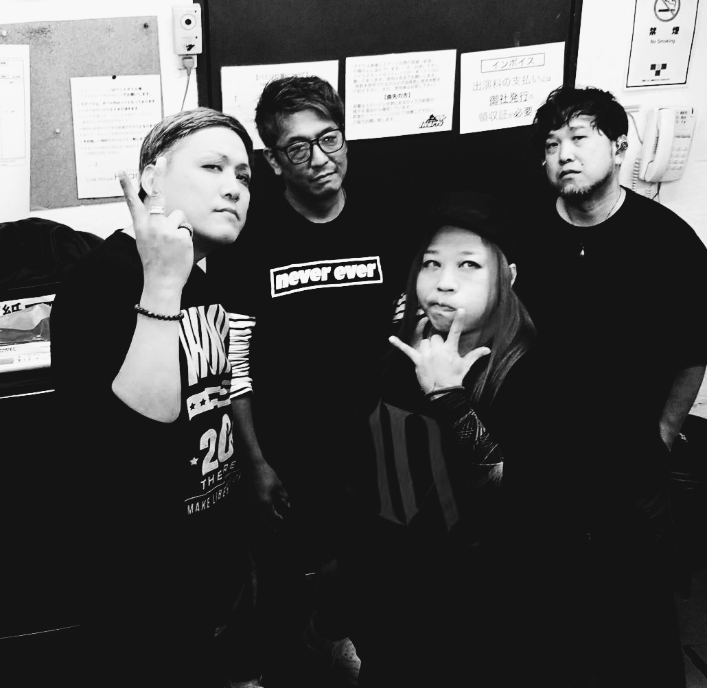 al25th_tw's tweet photo. 2023.11.17大塚ハーツ+
1.この世界
2.JOHNNY
3.頭痛
4.高度4,000m
1年振りのネバエバ。マサヒコもコミコミもケンタローも悪戯しに来てた(苦笑)
GENE祭り楽しかった。タカキ、じゅんいち君、ゆーじ君、BAGIちゃん、かすみ！また呼んでくれぃ！チケット予約の皆様にはカラー版を送信◎皆様良いお年を！ https://t.co/ISSf43HMBP