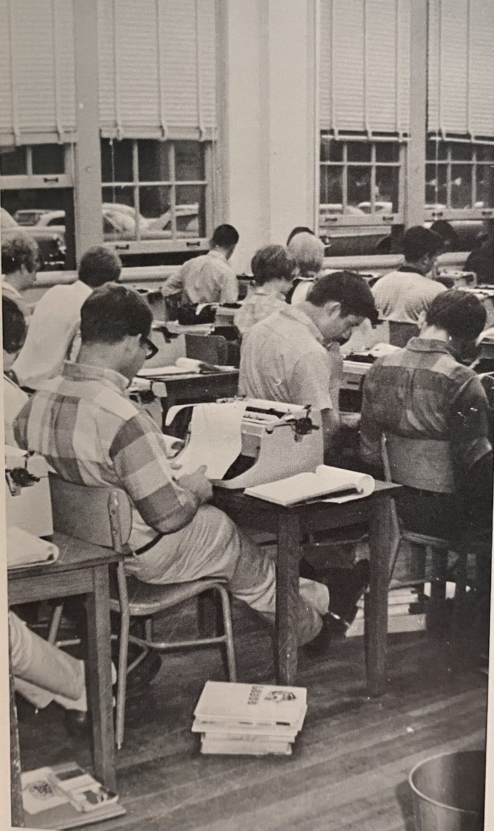 HistoryLongview's tweet photo. LHS 
1969 Lobo Annaul https://t.co/FXgkFsrEvF