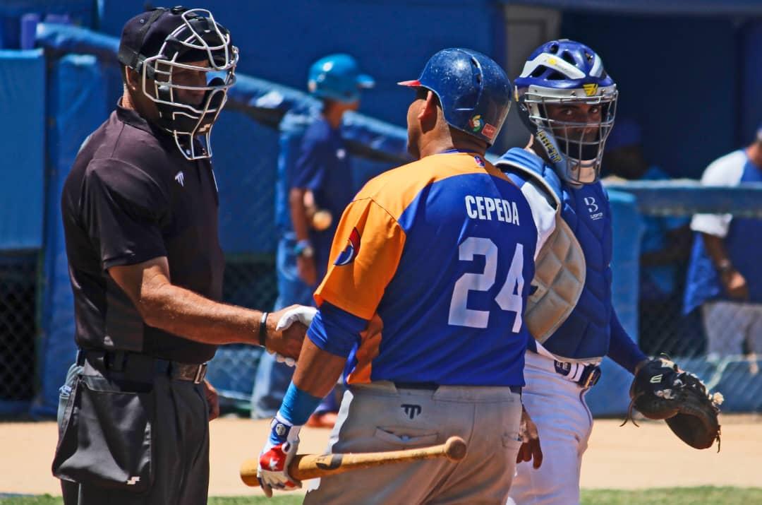 AleRodriguez_tv's tweet photo. Saluden al nuevo rey del extrabase en #Cuba, el incombustible Frederich Cepeda.
Otro reinado para su exitosa carrera.
854⚾💥 https://t.co/eJdqUisdXp