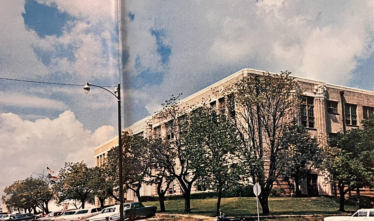 HistoryLongview's tweet photo. LHS 
1969 Lobo Annual https://t.co/AjUsvY7Jdl