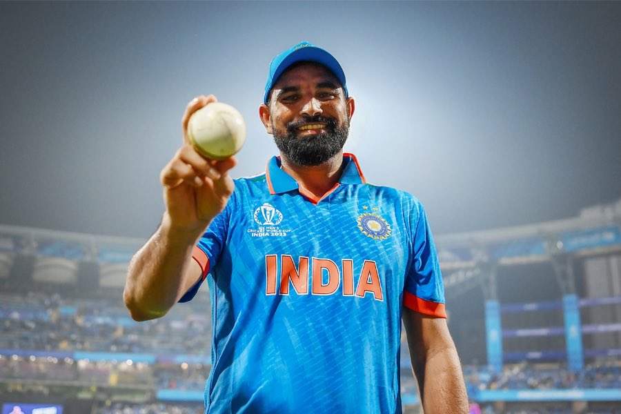 UP CM Yogi Adityanath decides to build a cricket stadium in Mohammed Shami's village after Shami’s fabulous performance in the Semi Final... Shami is from Sahaspur village of Amroha. Officials have been told to conduct surveys. Massive move by Yogi Adityanath Govt ...