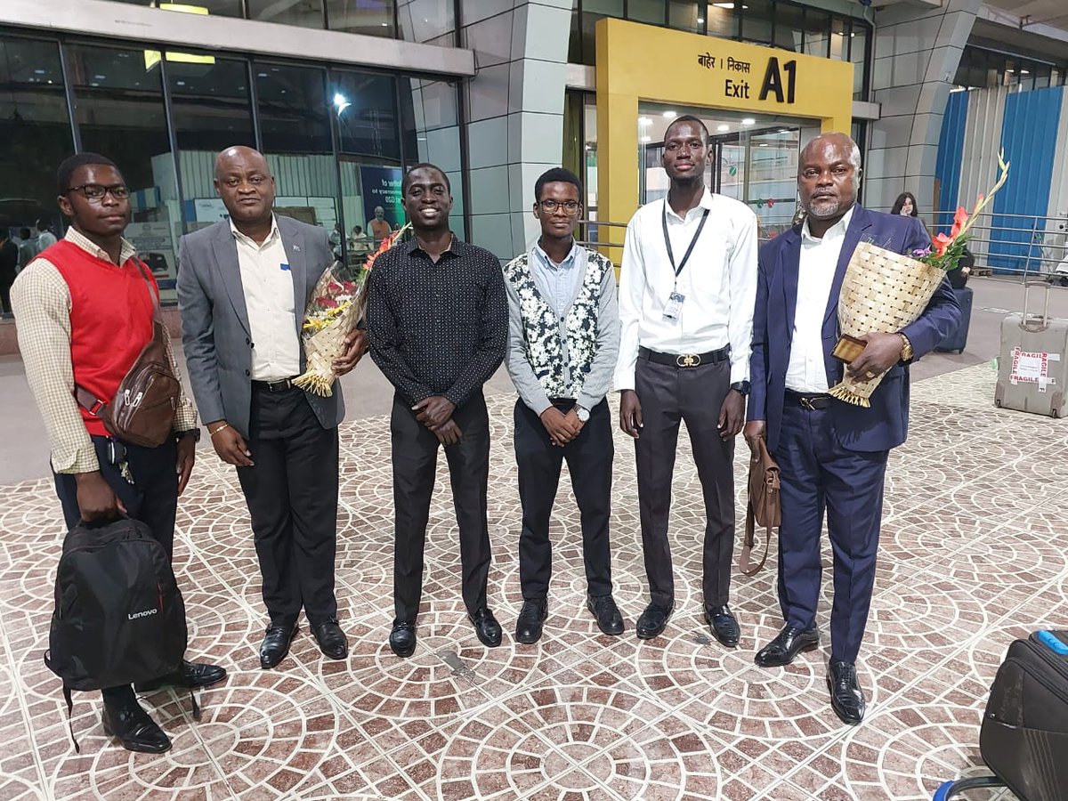 aasipune's tweet photo. The President Mr. @OchanSanto and vice President Mr. Babucarr Secka and two Congolese students Mr. Djibril and Mr. Martial welcomed the Diplomats from the DRCongo Embassy to Pune

1) Mr ALAMAZANI BATUBONDUO GEFEU Jérôme ( 1st Counsellor)

2) Mr MAVINGA MAGWA Jérémie ( Attaché) https://t.co/lD5b6CtYsF