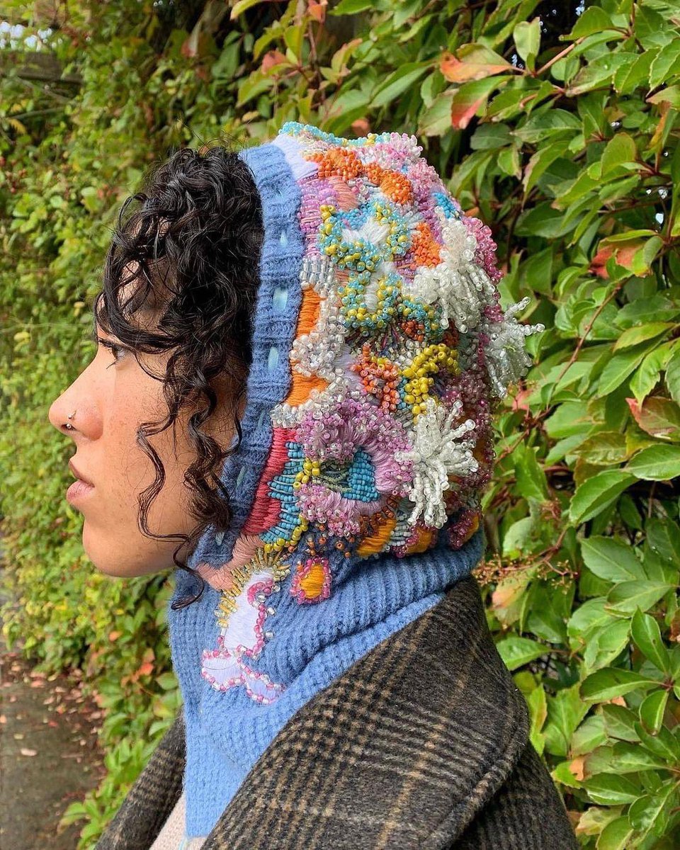 lgbt_labs's tweet image. Len cho mùa đông không còn nhàm chán với kỹ thuật đính cườm đủ màu sắc, hình dáng đỉnh cao của @milatextiles khiến chiếc mũ len trông như được đám san hô &quot;neo&quot; lại 🥰
#thoitrang #fashion