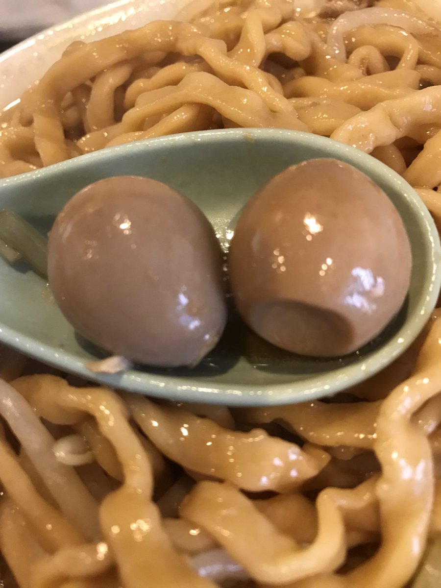 ehYC3Dxc80go7YU's tweet photo. ラーメン荘　これが好きだから　豚ラーメン　ウズラ　葱　Z M
12周年おめでとうございます㊗️   カエシの効いたプリツル麺めっちゃ美味しかったです 😋　豚🐷柔～　デフォ👍葱と一味で完飲😆　来月限定凄く楽しみです😃　大変美味しくいただきました　ご馳走さまでした♪ https://t.co/IjeTwfzuHf