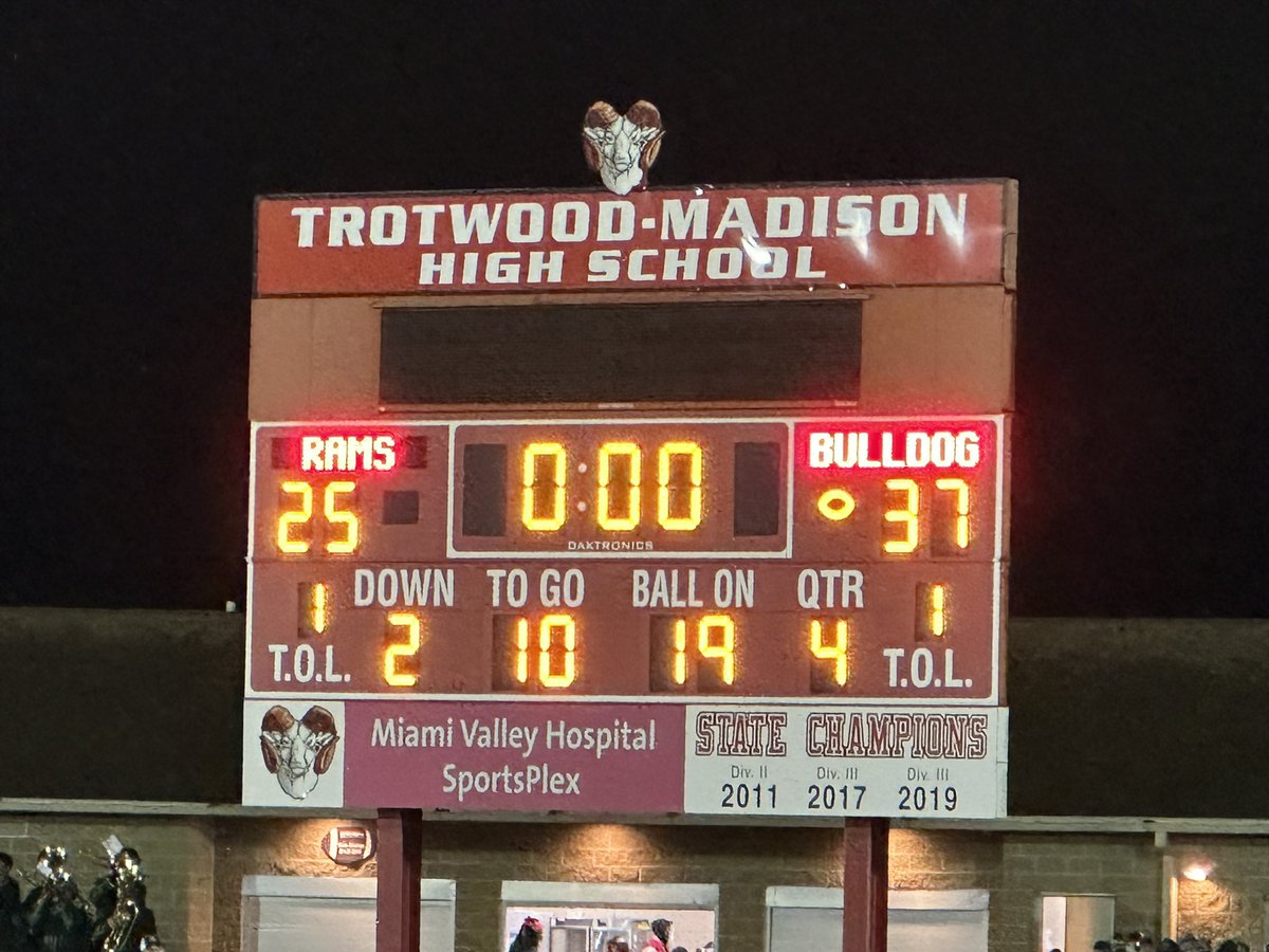 Let's continue to cheer on our dogs tonight! The football team will be escorted into town at approximately 10:45 from the lighthouse, down Main Street to Wayne Street, back to the high school. 🐾🏈 Let's Go Dogs!!!! #BeABulldog #CelinaFootball