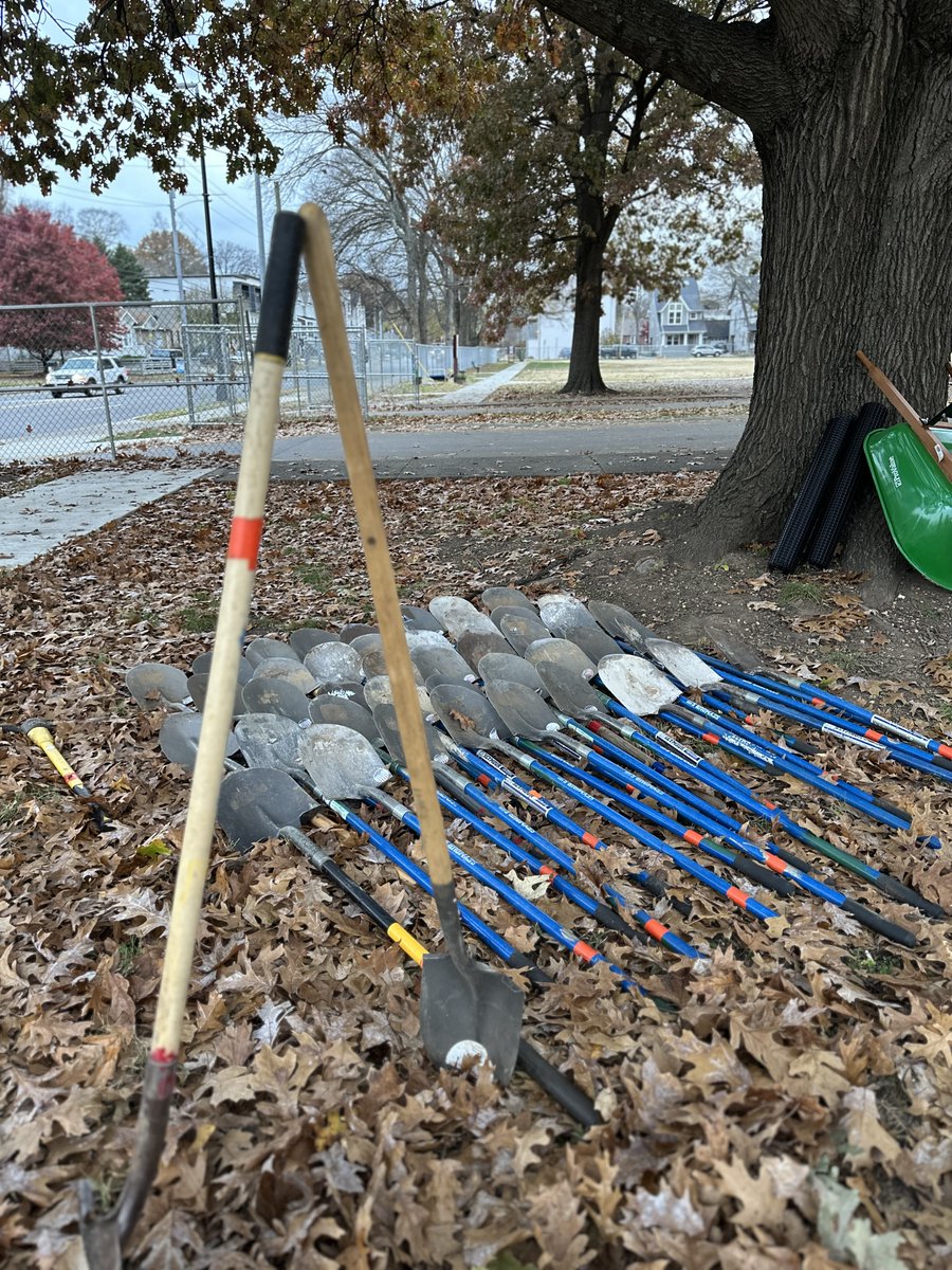 Trees4Nashville's tweet photo. Happy ReLeafing Day everybody! For 21 years NTF has dedicated a single day to plant and celebrate TREES here in our great city! Thank you to all of the volunteers, friends, supporters, and tree-lovers who helped make today's ReLeafing Day a great success! https://t.co/WfHMGssRmh