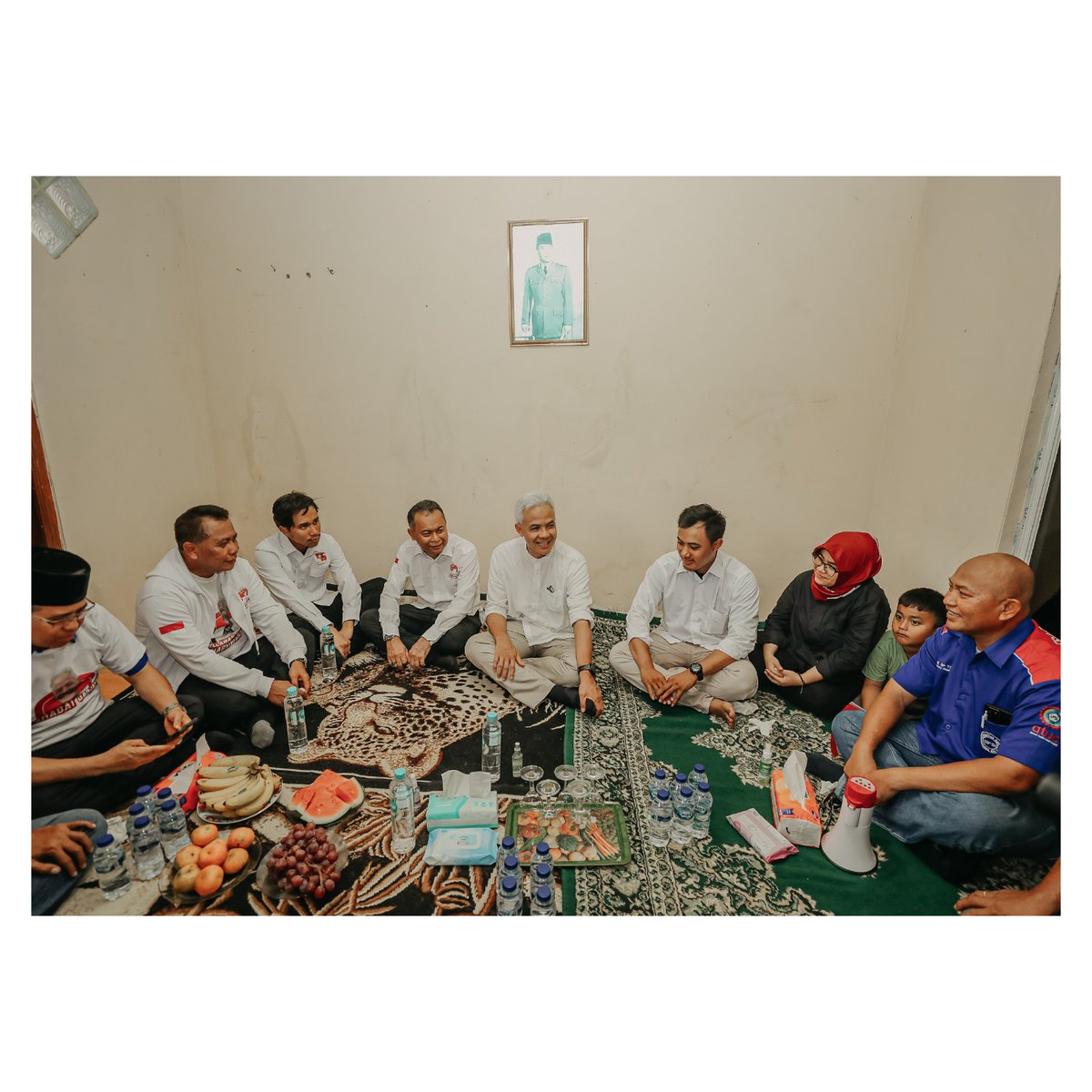 ganjarpranowo's tweet photo. Bertukar semangat dan keringat bareng kawan-kawan pekerja Tangerang. https://t.co/uQqsTAkwix