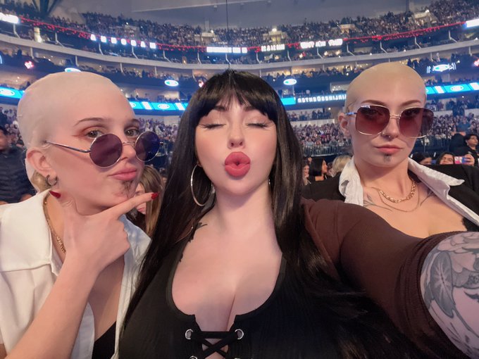 DALE @pitbull concert tonight with my pups @spookyfoxx_ @AlmondsCosplay https://t.co/XVFRrRFrqb<a class="tags" target="_blank" title="On Twitter" href="/?out=eyJ0eXAiOiJKV1QiLCJhbGciOiJIUzUxMiJ9.eyJpYXQiOjE3MTM3Nzg4NzksImlzcyI6InR3cG9ybnN0YXJzLmNvbSIsIm5iZiI6MTcxMzc3ODg3OSwiZXhwIjoxNzQ1MzE0ODc5LCJyZWRpcmVjdF91cmwiOiJodHRwczovL3R3aXR0ZXIuY29tL3BpdGJ1bGwifQ.0_VCdRym1yev2j-79I4YEJKIi_QbSxiWIVr4DqjUdJfWsQWutIxVHiCHFxCQyq7mZjGleqTFeACHLHW7KHqwdw">@pitbull</a><a class="tags" target="_blank" title="On Twitter" href="/?out=eyJ0eXAiOiJKV1QiLCJhbGciOiJIUzUxMiJ9.eyJpYXQiOjE3MTM3Nzg4NzksImlzcyI6InR3cG9ybnN0YXJzLmNvbSIsIm5iZiI6MTcxMzc3ODg3OSwiZXhwIjoxNzQ1MzE0ODc5LCJyZWRpcmVjdF91cmwiOiJodHRwczovL3R3aXR0ZXIuY29tL3Nwb29reWZveHhfIn0.Do79bcIDDIJdVFdg40I8RgWUp0GqOifV0lSFlJ4eQH7P2ykTc0RMII2r06wHcRoRF9FoyzRJNyiWqFvGyWqJJg">@spookyfoxx_</a>
