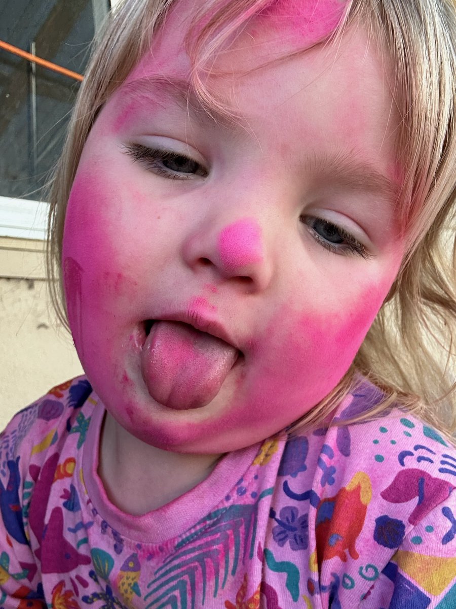 kaijuergs's tweet image. PLS. 
for the love of all things Holy.
💀

#LittleFox #transfamily