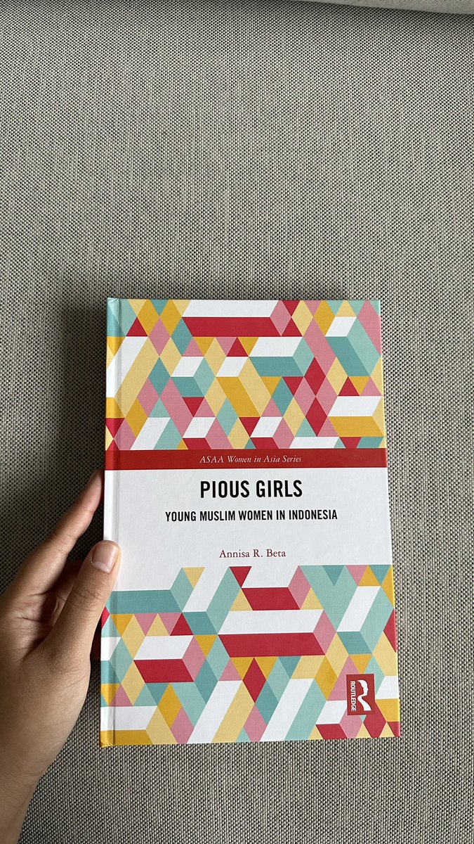 📚 My first book, Pious Girls, is out now! 

It examines the intersection of femininity, modesty &amp; religious conviction, unraveling an emergent feminine subject position that defies easy categorization.

It isn't a bargain 💸 Make sure ur local/uni library gets a copy or 📧 me