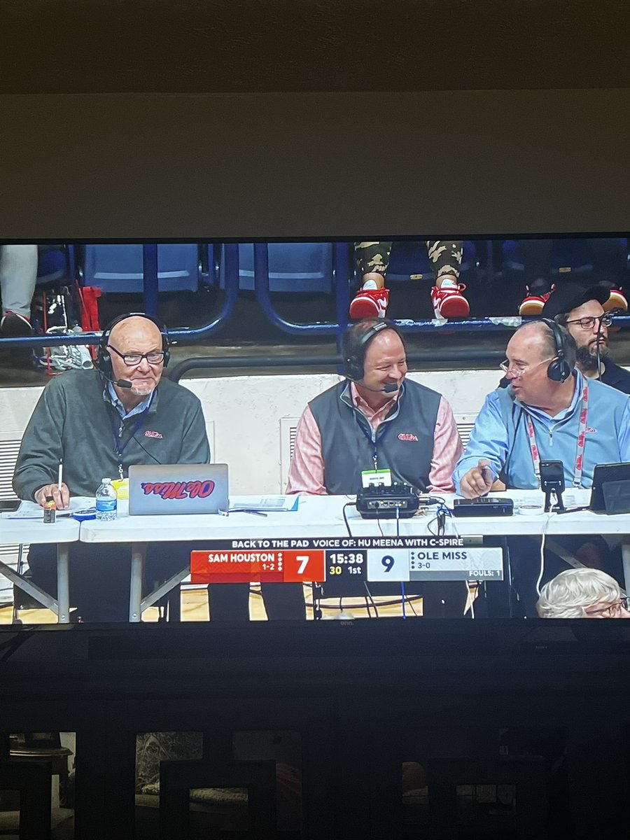 AnnaPayButler's tweet photo. Turned on tonight’s throwback game and happy to see @thduker announcing! https://t.co/8nSMeAB0pU