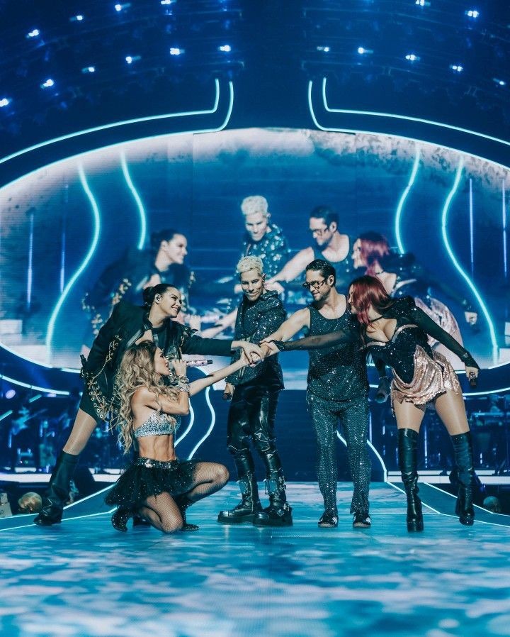 IntensosPorRBD's tweet photo. @Anahi @DulceMaria @maiteperroni @christopheruck @christiancha por favor SIEMPRE sean su propia prioridad. Nosotros podemos esperar, jamás vamos a preferir que  se arriesguen. Preferimos una pausa y que estén al 100 y sigan viviendo esto con energía y alegría 🩵 https://t.co/kZFqgq5zDW
