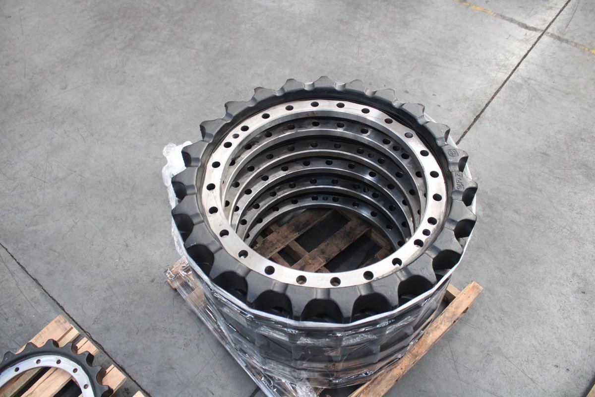 ShirleyFu19's tweet photo. Zx870, Ex750DL,PC1000 track roller, carrier roller, sprocket, track link available. Whatsapp: +8613215072933 https://t.co/Iol9R5beck