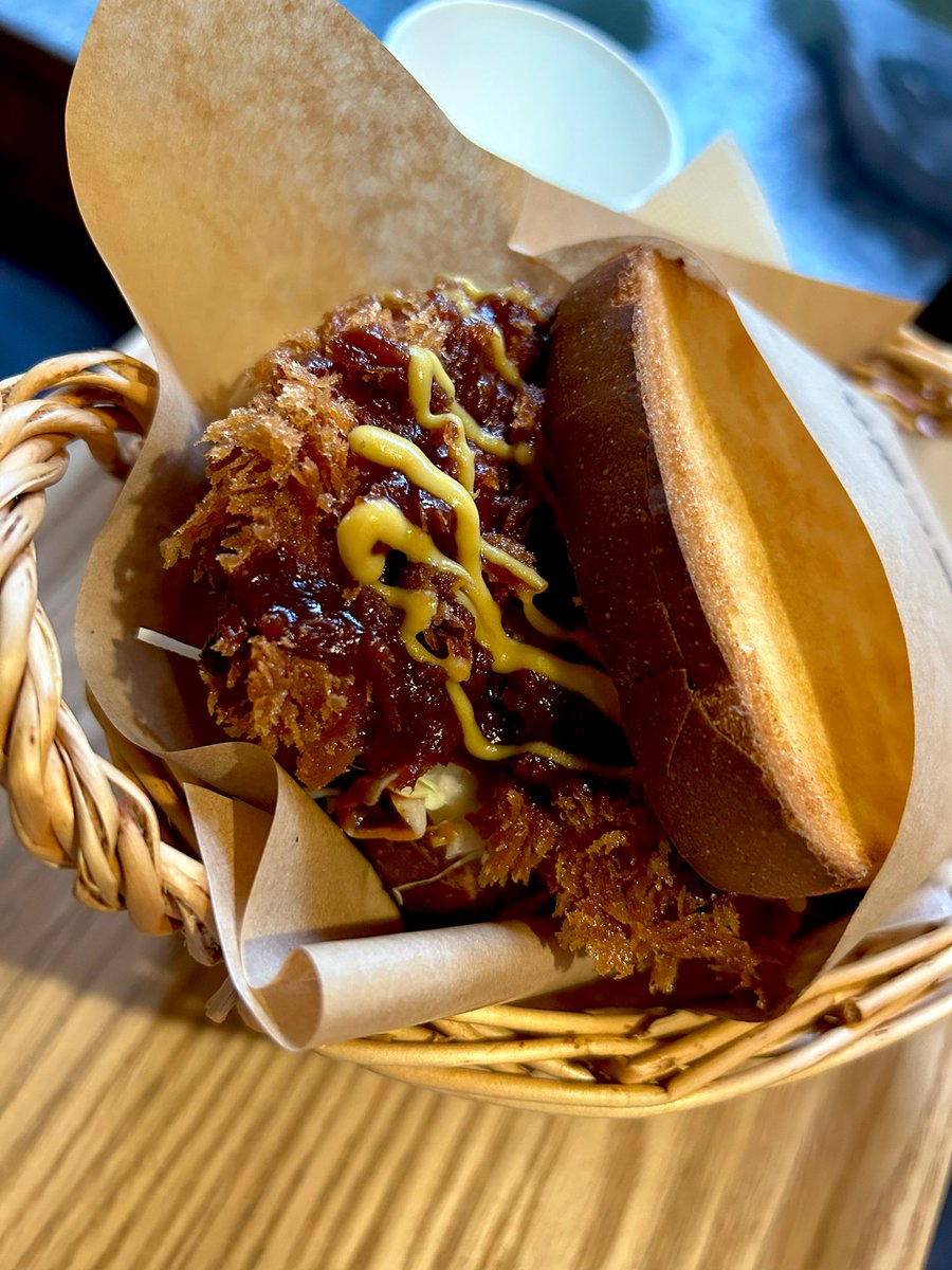 因幡堂から歩いてすぐのハイライトキョウトさんで変な時間ごパン🍞
変な時間だから空いててゆっくりできた☺️
ずーっと食べてみたくて、
昼も鶏食べたのに
ホンマにごめんて鶏。
サックサクで美味しかったよ鶏。
#鶏に謝れ
#ハイライトキョウト