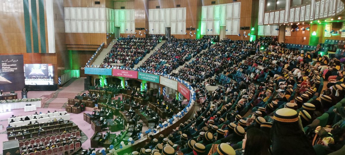 buttmunim11's tweet photo. Success is never an accident. It's the result of hard work, perseverance, and a relentless pursuit of your dreams. Keep pushing forward and reaching for the stars, graduates! 💪🎓

Riphah international university 
#Convocation23 https://t.co/ds8xoQ45im
