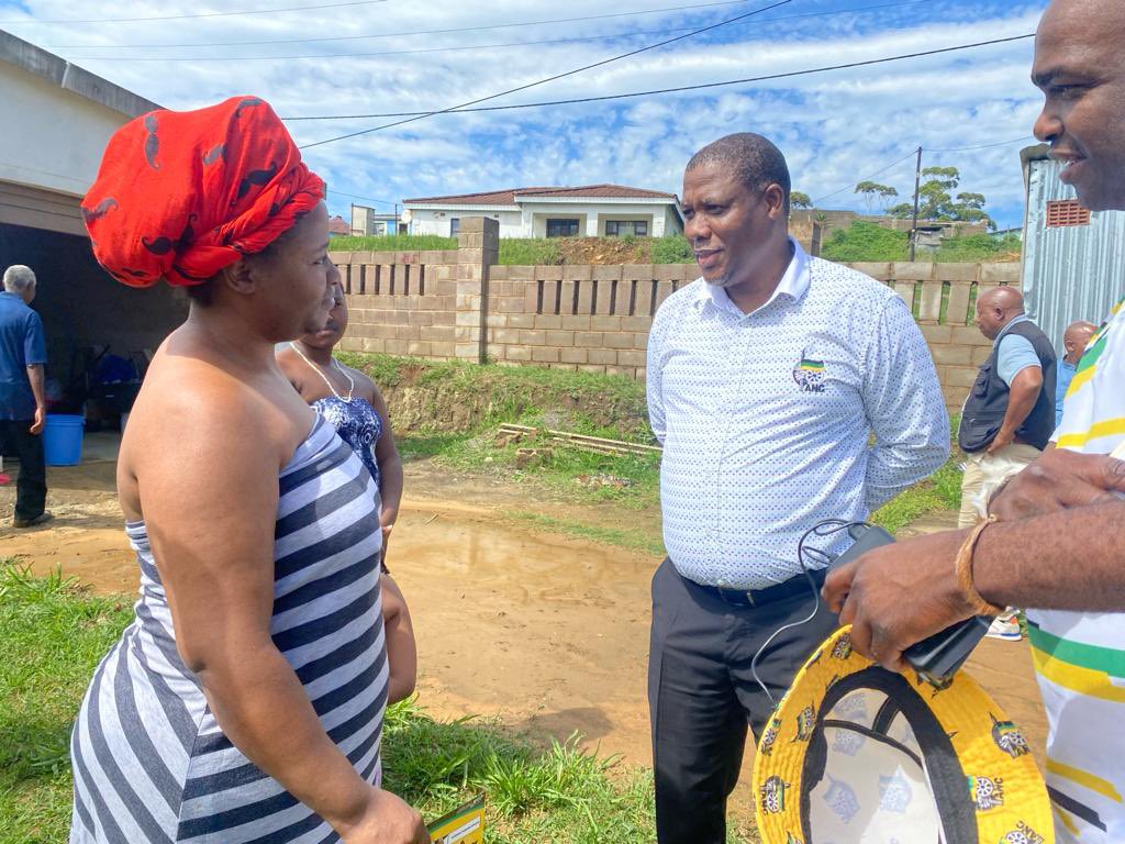 ANCKZN's tweet photo. ANC Provincial Secretary Cde Bheki Mtolo canvassing on a Door to Door campaign in EThekwini Ward 84, encouraging the community to go to their VDs and register to Vote.
#RegisterToVote 
#RegisterToVoteANC https://t.co/VppETzRLJ4