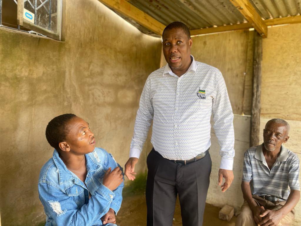 ANCKZN's tweet photo. ANC Provincial Secretary Cde Bheki Mtolo canvassing on a Door to Door campaign in EThekwini Ward 84, encouraging the community to go to their VDs and register to Vote.
#RegisterToVote 
#RegisterToVoteANC https://t.co/VppETzRLJ4