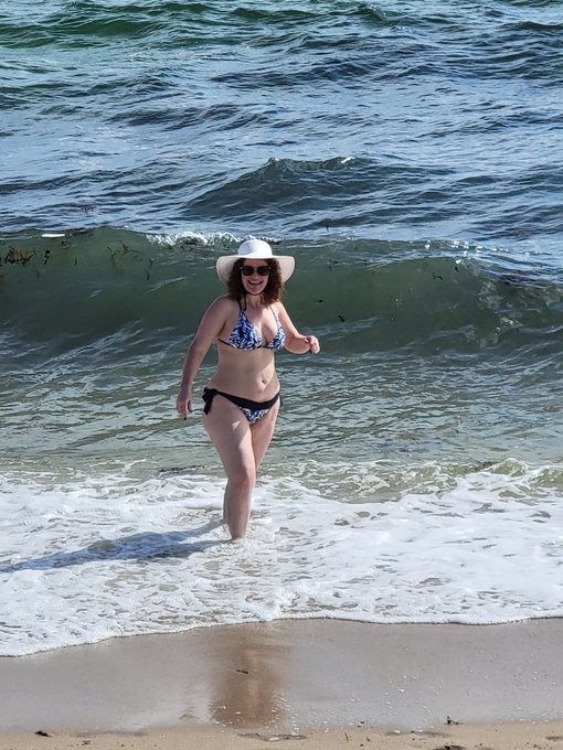 Sunday, I hung out on the beach ⛱️ before heading to the airport in the afternoon.  The weather was perfect<a href="/tag/bikini"class="tags"><span>#bikini</span></a><a href="/tag/vacation"class="tags"><span>#vacation</span></a><a href="/tag/florida"class="tags"><span>#florida</span></a><a href="/tag/beach"class="tags"><span>#beach</span></a><a href="/tag/milf"class="tags"><span>#milf</span></a>