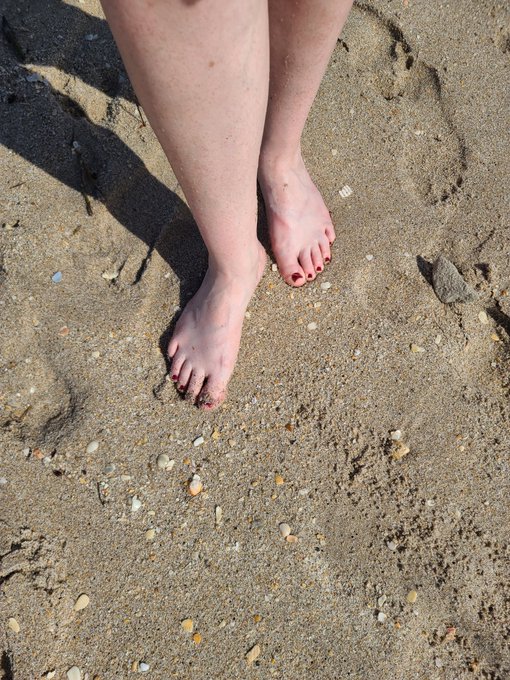 Sunday, I hung out on the beach ⛱️ before heading to the airport in the afternoon.  The weather was perfect<a href="/tag/bikini"class="tags"><span>#bikini</span></a><a href="/tag/vacation"class="tags"><span>#vacation</span></a><a href="/tag/florida"class="tags"><span>#florida</span></a><a href="/tag/beach"class="tags"><span>#beach</span></a><a href="/tag/milf"class="tags"><span>#milf</span></a>