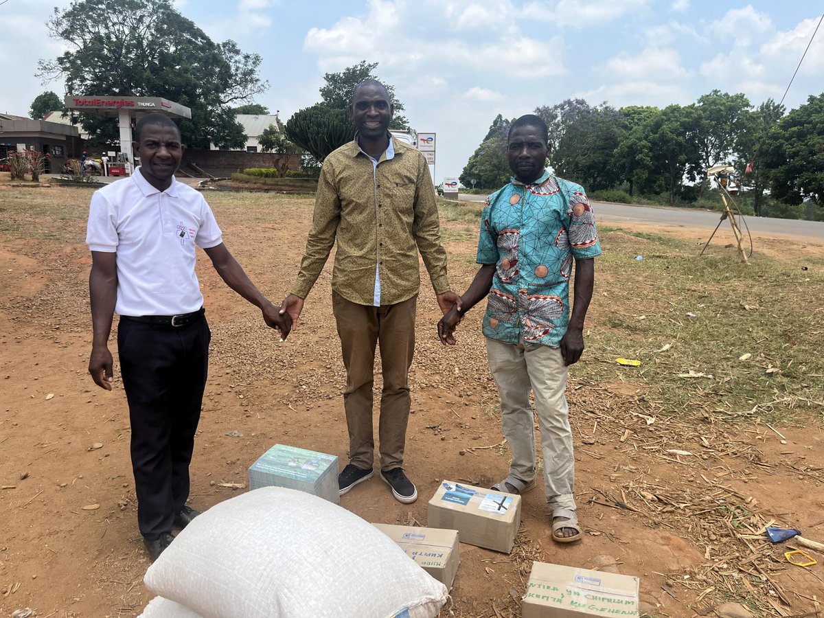 LITERATURE ON THE MOVE 

The team recently visited distributors in Thyolo, Mulanje and Phalombe districts in southern Malawi to supply them with gospel tracts and some food relief. 

#gospelliterature #gospeltracts #christianliterature #saltmalawi #saltmw