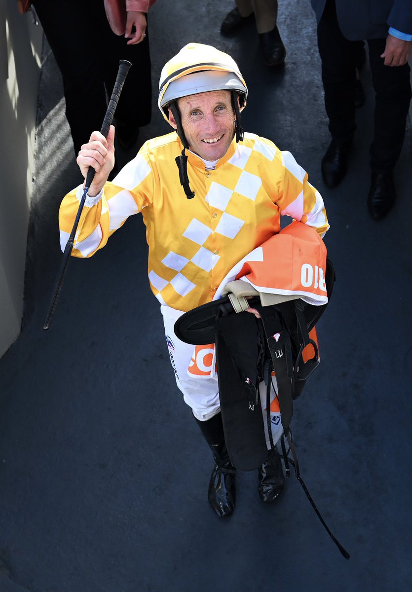 That’s A Wrap ! 🐐
Damien Oliver walks off after his final ride in Melbourne 🥂