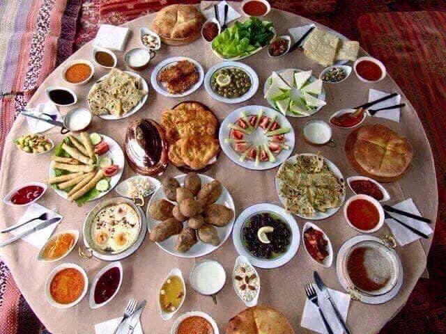 mustafaorgut's tweet photo. Bu haftada Sıla-i Rahim yapalım dedik. Büyüklerimizi ve akrabaları ziyaret edip hayır dualarını aldık.
Ege Mutfağı...
#Nazilli #Sağlık #Şifa #UzunÖmür #Zeytin #Zeytinyağı #İncir #Üzüm #Keşkek #Yuvarlama #Bolama #Kapama #CiğerDolması #KenkerYemeği #SemizotuYemeği #DalganKavurması https://t.co/s6iNyxsQS3