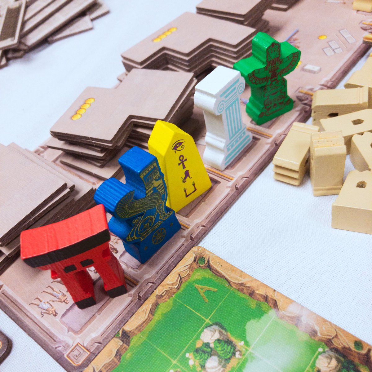 evilfrog83's tweet photo. World Wonders 😍 (Arcane Wonders) d’ailleurs bientôt localisé par @SuperMeeple.
Excellent jeu de polyominos qui est bien plus crunchy qu’il n’y parait. On attend la Vf avec impatience
#j2s #boardgames #gridcon https://t.co/rkQ2PYq2kp