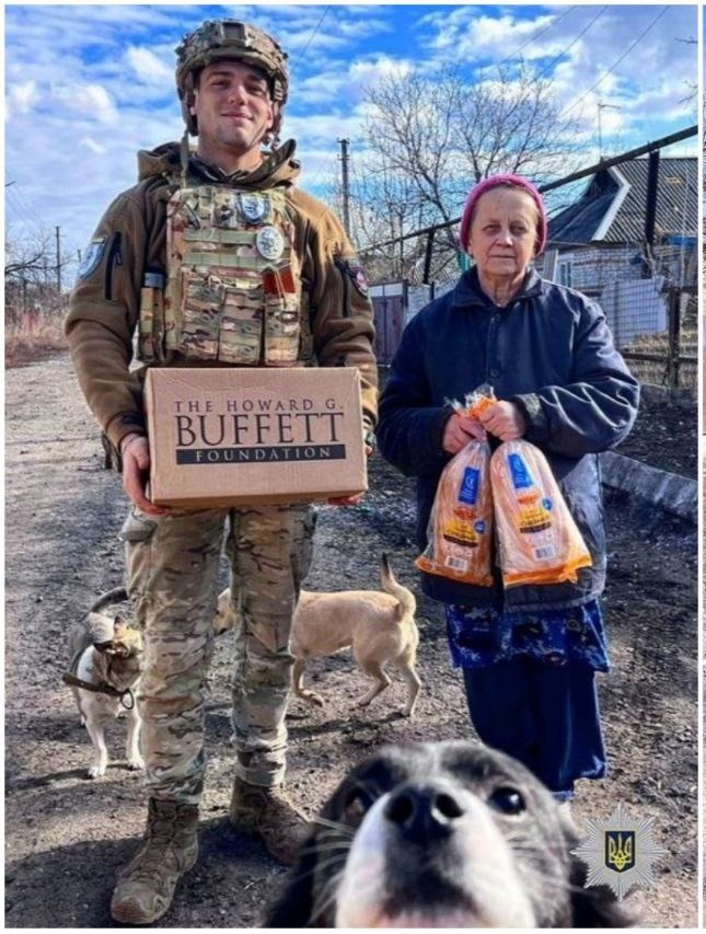 Gerashchenko_en's tweet photo. Bublyk the dog lives in Orlivka, near Avdiivka, Donetsk region.

He is the first to run to meet the "White angel" police crew who bring aid to the frontline village.

A local woman feeds Bublyk, sharing her food from the humanitarian aid.

And "White angel" police crew, risking their lives under Russian shells, regularly replenish the supplies.

📷: police_donobl, mvs_ua/Instagram