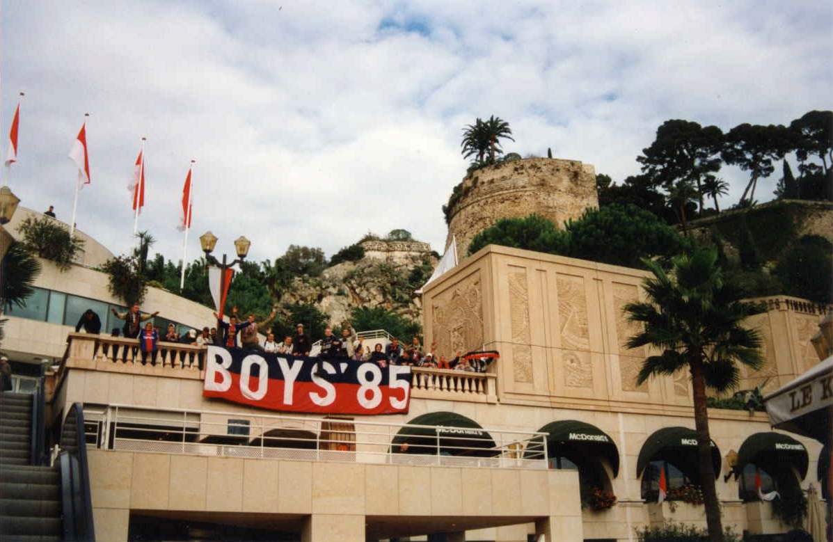 KOB_NHDL's tweet photo. Monaco away (18/11/2000)

#kopofboulogne #tribuneboulogne #boys85 #boulogneboys #ultras #ultrasworld #psgfans #psg https://t.co/PXHXtORErF