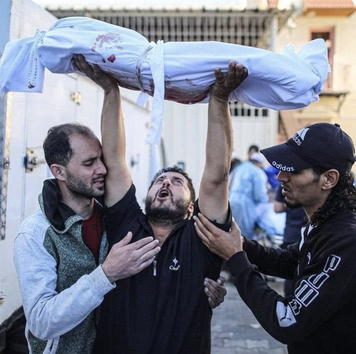 "لا يُمكنك هزيمة شعب
لا يرى الموت نهاية الحكاية"