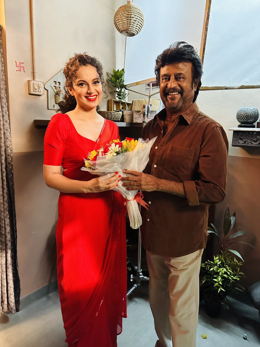 KanganaTeam's tweet photo. On our first day of the shoot God of Indian cinema Thalaivar himself thrilled us with a surprise visit on our set. 
What a lovely day!! Missing Maddy @ActorMadhavan as he joins us soon ❤️ @Tridentartsoffc @rajinikanth @sanjayragh https://t.co/DNE87M9Uru