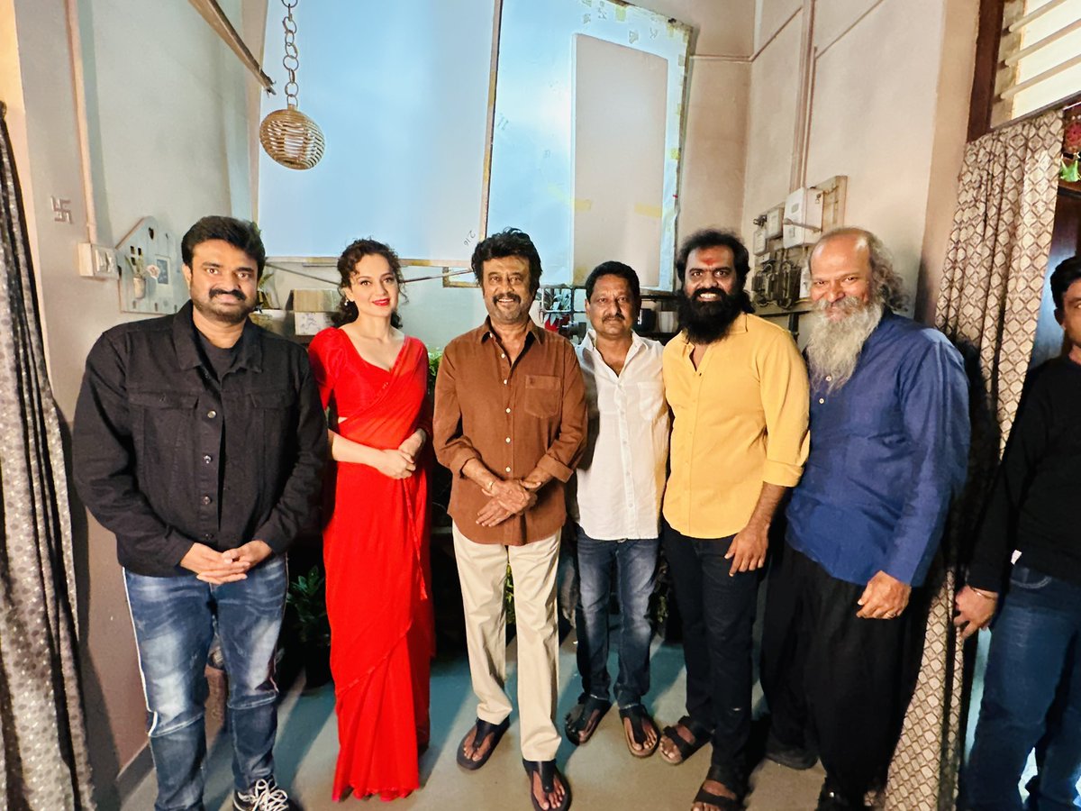 KanganaTeam's tweet photo. On our first day of the shoot God of Indian cinema Thalaivar himself thrilled us with a surprise visit on our set. 
What a lovely day!! Missing Maddy @ActorMadhavan as he joins us soon ❤️ @Tridentartsoffc @rajinikanth @sanjayragh https://t.co/DNE87M9Uru