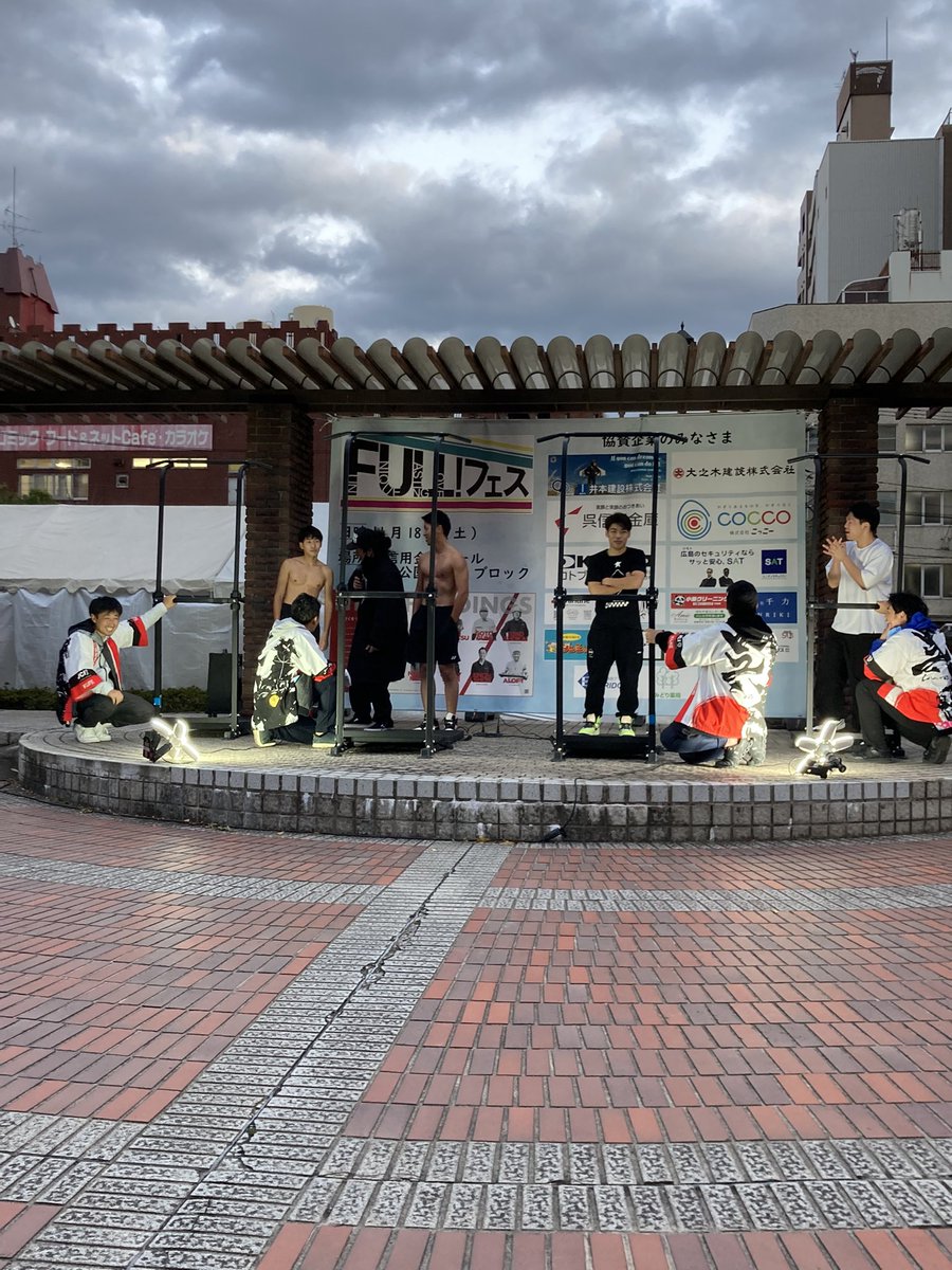 KUREFULLProject's tweet photo. 懸垂大会決勝スタートです！！

 #呉 #呉市 #FULLフェス #文化祭 #高校生 https://t.co/xxbOSMw72t