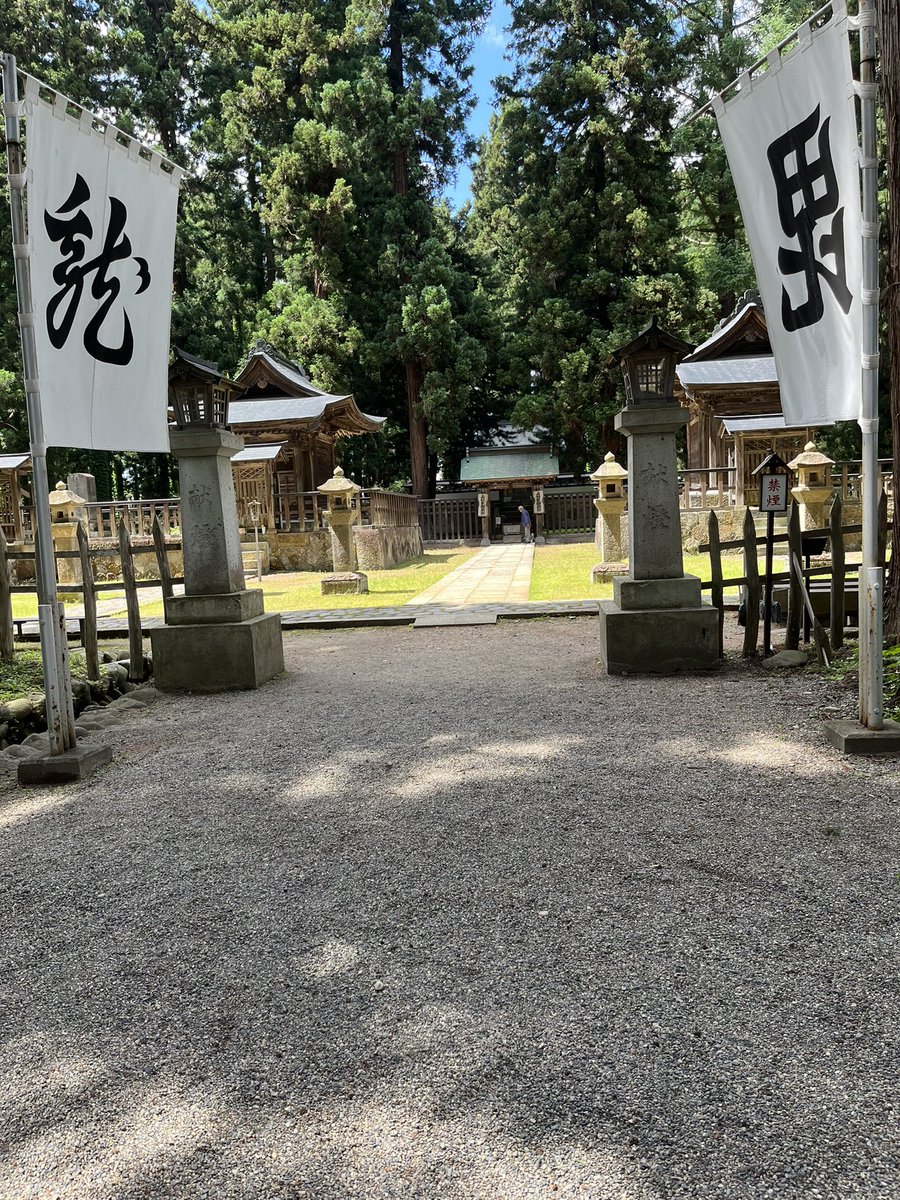 hanazono_pi33's tweet photo. 上杉謙信公や上杉家に興味を持った皆様へ
ぜひ一度、新潟県上越市の春日山神社、春日山城阯、春日山林泉寺。
山形県米沢市の上杉神社、上杉家御廟所等へ訪れてみて下さい‼️
歴史も感じれてとても良い所ですよ😊✨
 #上杉謙信 https://t.co/G33ivmIrXz