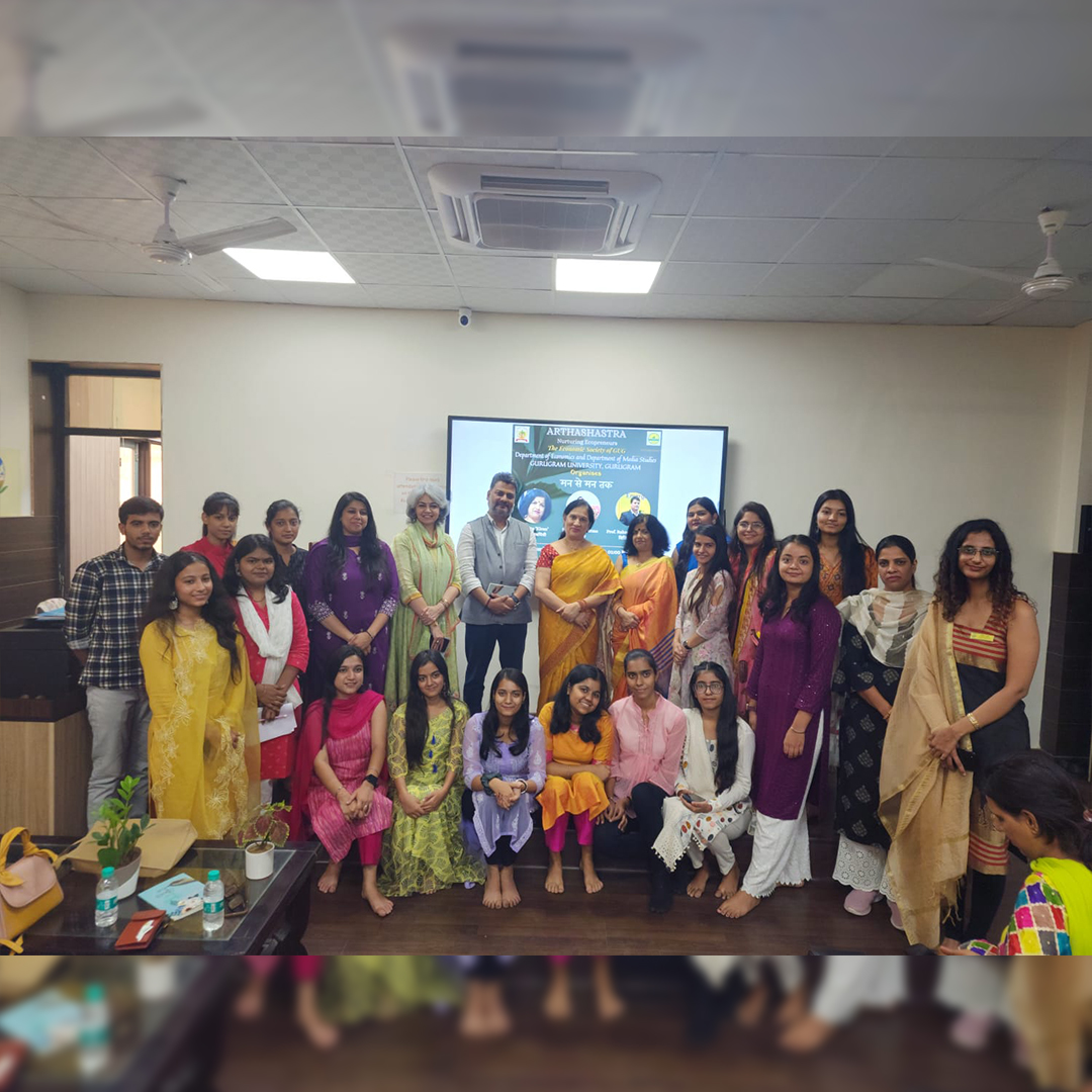 MediaStudiesggu's tweet photo. मीडिया अध्ययन विभाग एवं अर्थशास्त्र विभाग द्वारा काव्य गोष्ठी 'मन से मन तक' का आयोजन। मीडिया अध्ययन विभाग की एनिमेशन लैब 'सृजन' में अयोजित गोष्ठी में आमंत्रित कवियित्री डॉ. बबिता किरण और मीडिया व अर्थशास्त्र विभाग के विद्यार्थियों और अध्यापकों ने काव्य पाठ किया।
@gurugramuniver1 https://t.co/QLUCZ80ATJ