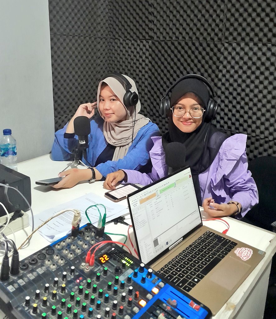 daywithrin's tweet image. Sobat Poros tahu ga sih seberapa penting mental health itu? 🤔sekarang banyak loh film film yang mengangkat soal isu ini

kalau kamu ingin tahu lebih lanjut, yuk dengerin Si Paten 
&quot;It&apos;s time for Mental Health&quot; ✨
@porosfm #POROSFM #SIMUL_TETRIS #POROSONAIR2023