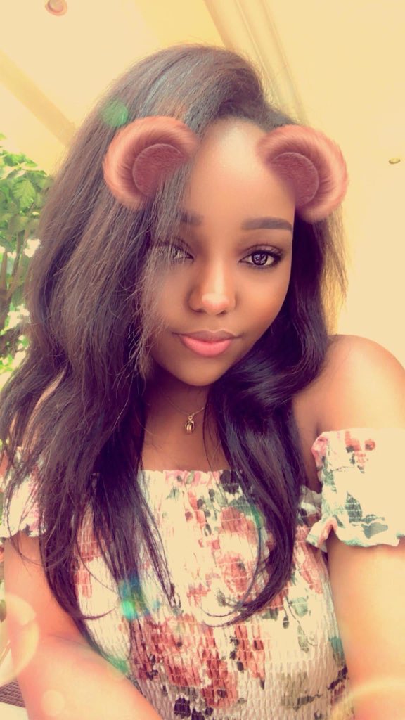 2018 à l’université et l’autre en vacance à Kinshasa 😂
Je jouais bcp avec ce filtre Snapchat 🤣🤣🤣