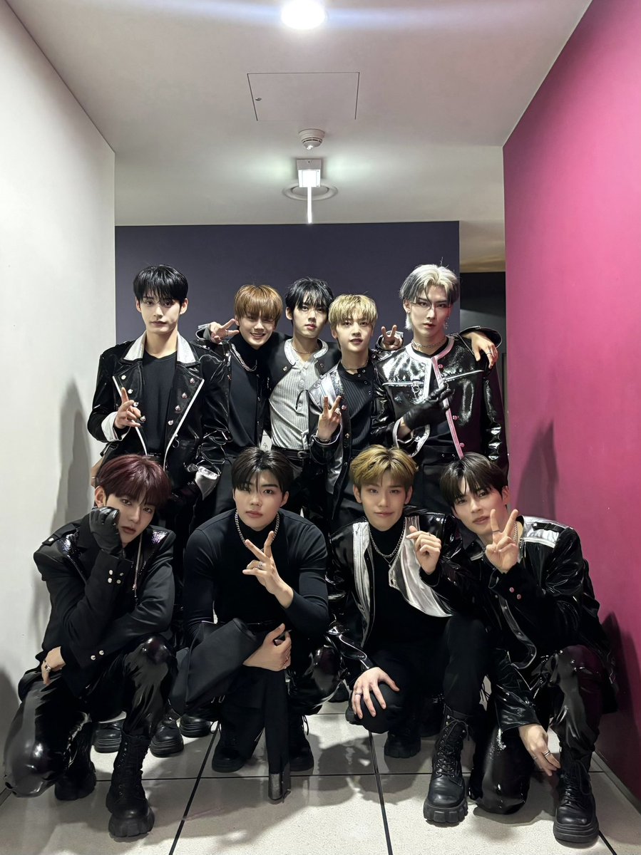 ZB1_official's tweet photo. _𝗭𝗘𝗥𝗢𝗙𝗢𝗖𝗨𝗦

제로베이스원의 중심은 제로즈🌹
언제나 제로베이스원의 중심이 되어줘서 고마워요🩵❄️

#ZEROBASEONE #ZB1
#제로베이스원 
#MELTINGPOINT #CRUSH #가시
#ZEROBASEONE_CRUSH https://t.co/3GDdHa8CbY
