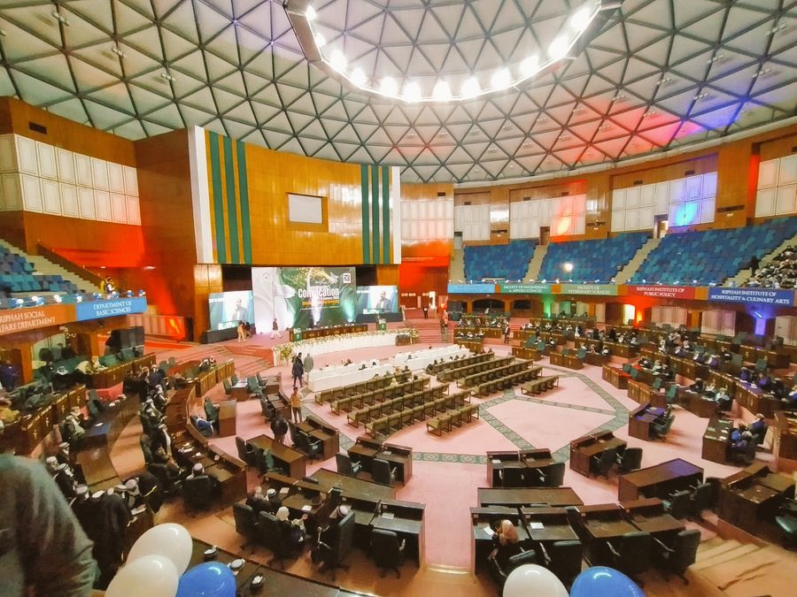 buttmunim11's tweet photo. "Congratulations, graduates! As you step into this new chapter of your lives, may you find endless opportunities, follow your passions, and make every day count. Remember, the future is yours to create! 🎉👨‍🎓👩‍🎓"

Riphah international university 
#Convocation23 https://t.co/1dDOqFitDi
