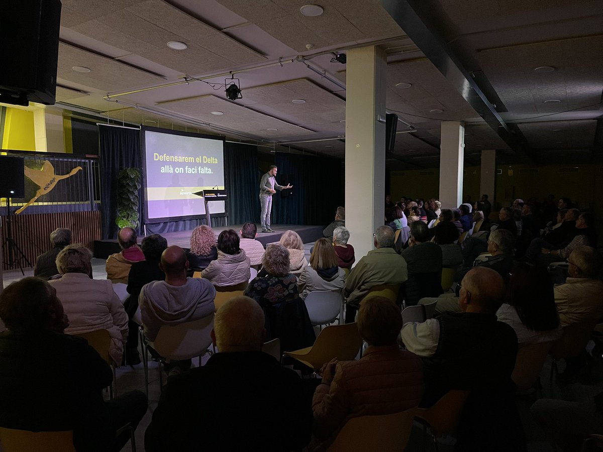 lluis_soler's tweet photo. 💪🏻 La transparència, la proximitat i la participació són eixos essencials de la política d'@enlairem. Per això, ahir vam celebrar una assemblea informativa, oberta a la ciutadania, per fer balanç de la gestió que estem duent a terme, però també per escoltar als veïns i veïnes, i així continuar transformant al vostre costat. Seguim!
