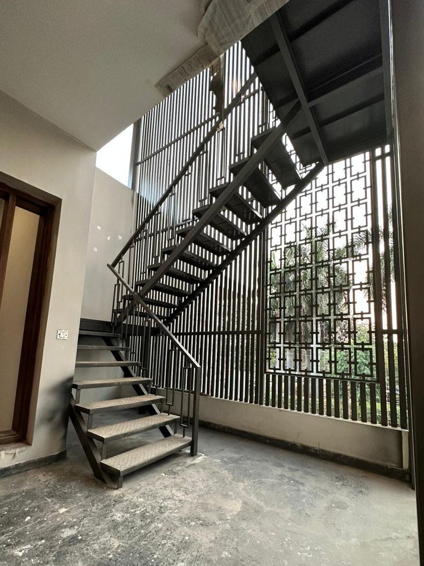 DMS__studio's tweet photo. Elevate your home with stylish staircase designs! 🏡✨ From modern minimalism to timeless classics, our stair designs seamlessly blend style and functionality. Make a statement in your interior space! 🌟 #HomeDecor #StaircaseDesign #InteriorInspo #dmsStudio https://t.co/1OBi4owNQY
