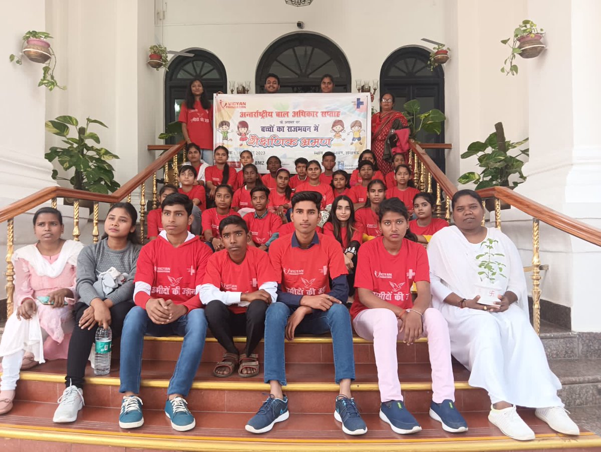 Richachandra16's tweet photo. #ChildRightsMatter
On the occasion of child right week a group of under privileged children from Lucknow, Aligarh and Shravasti went on an exposure visit to Rajabhavan Lucknow, all thanks to the Honorable Governor UP @ @anandibenpatel @GovernorofUp @basicshiksha_up  @AdminLKO https://t.co/K2kipq35Px
