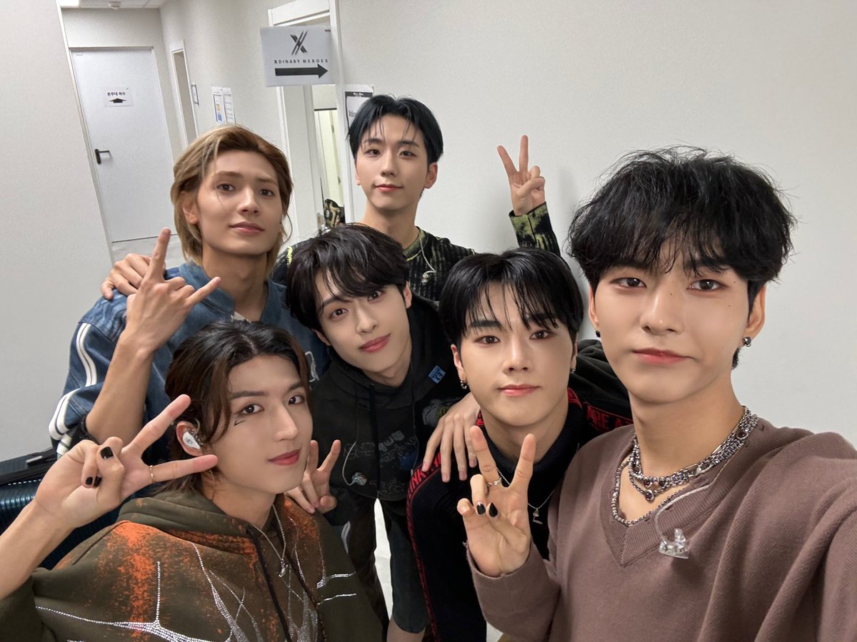 XH_official's tweet photo. [ #Xtra_Scenes ]

Villains in Madrid😈
Everyone at the show was incredibly stunning💫
We are so hyped up by your energy⛽️

#XdinaryHeroes #엑스디너리히어로즈
#BreaktheBrakeWorldTour
#WE_ARE_ALL_HEROES https://t.co/hwTUgIbQJ3