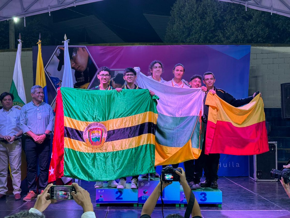 senaensantander's tweet photo. ¡Estamos felices!🎉
La selección #SENASantander brilló✨en la fase 2 de #WorldSkillsColombia🇨🇴. Felicitaciones a nuestros aprendices Kevin Jiménez de la habilidad Control Industrial, así como a Diego Rangel y Darwin Ávila, de la habilidad Robótica Móvil, medallas de plata🥈.👏 https://t.co/DebFmr5VKS