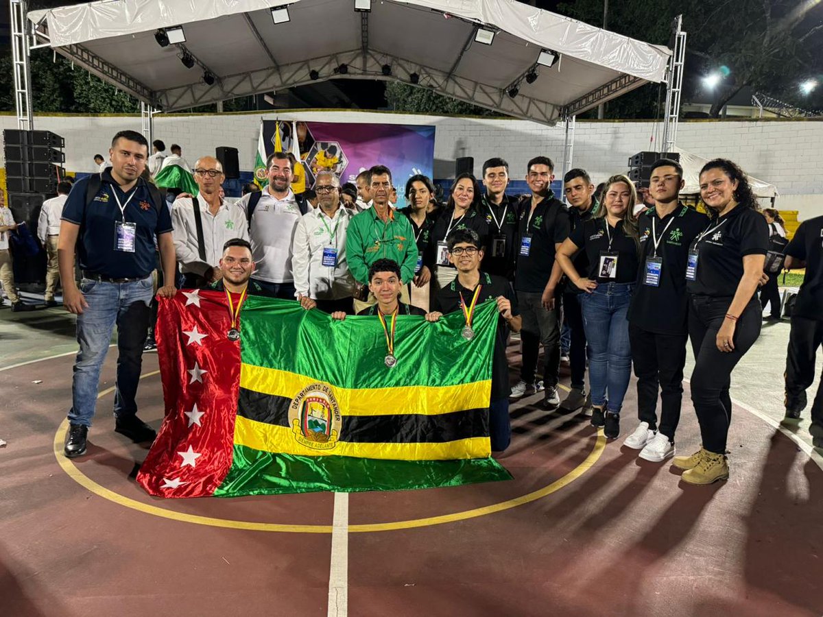 senaensantander's tweet photo. ¡Estamos felices!🎉
La selección #SENASantander brilló✨en la fase 2 de #WorldSkillsColombia🇨🇴. Felicitaciones a nuestros aprendices Kevin Jiménez de la habilidad Control Industrial, así como a Diego Rangel y Darwin Ávila, de la habilidad Robótica Móvil, medallas de plata🥈.👏 https://t.co/DebFmr5VKS