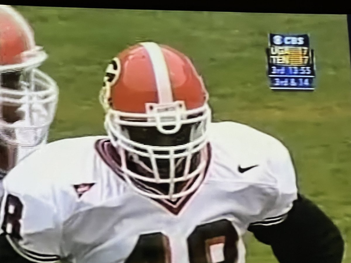 bbelding's tweet photo. Gripping first half. Let’s see if the 2001 Bulldogs can win in Neyland for the first time since 1980.
#HobnailBoot #GoDawgs https://t.co/cY6cGHgzVg