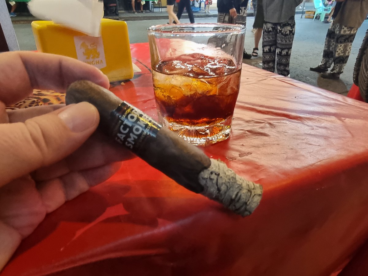 PattayaSeven7's tweet photo. Found a source for Factory Smokes in Bangkok...can't believe I hit the table! #patpong #Bangkok #Thailand #cigar #sticksup @drewestatecigar https://t.co/CI6J4ODIi5